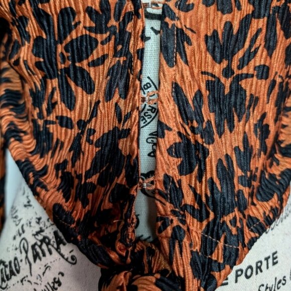 AMUSE SOCIETY | Women's Sienna Tied to You Floral Long Sleeved Tie Up Blouse - Picture 5 of 8